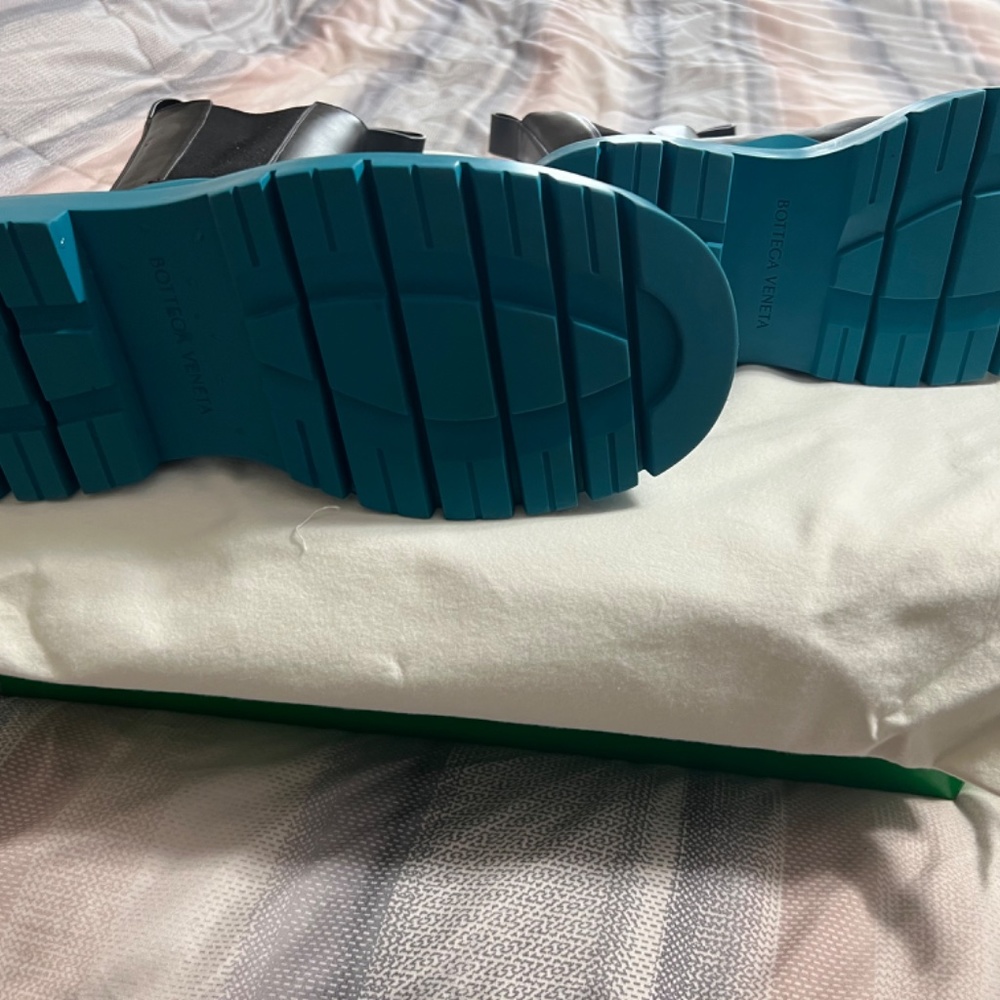 Bottega Veneta Tire Boots - Picture 2 of 4